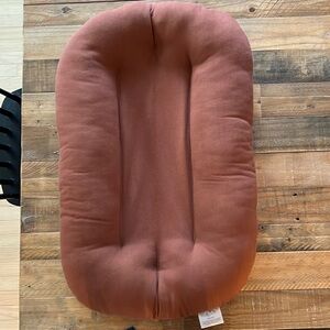 Snuggle me organic infant lounger